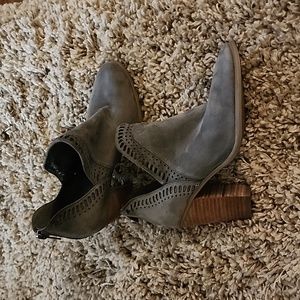 VINCE CAMUTO Fileana Ankle Suede Boots - Size 5.5